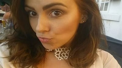 لغز وفاة أم بريطانية.. سكين تحت وسادتها يشعل الغموض