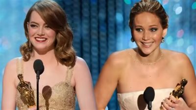 جينيفر لورانس وإيما ستون تلتقيان أخيرًا في فيلم 