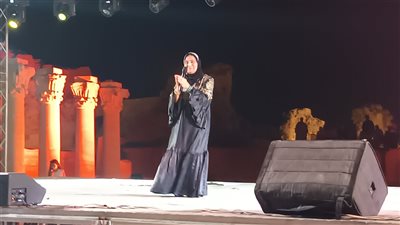 فاطمة عيد تُشعل أجواء افتتاح مهرجان قنا للفنون والحرف التراثية