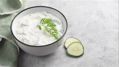 طريقة عمل سلطة الخيار بالزبادي.. انتعاش صيفي بطعم طبيعي ومنعش