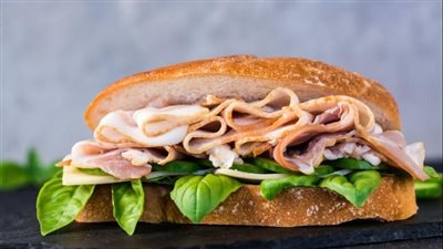 ساندويتش التيركي بصوص الرانش.. وجبة سريعة وصحية