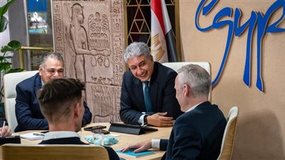 وزير السياحة يعقد اجتماعاً مع مسئولي منصة TripAdvisor لبحث التعاون 