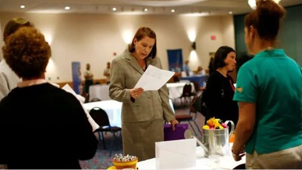 ارتفاع البطالة في أمريكا لأعلى مستوى خلال 4 سنوات مع تباطؤ التوظيف وزيادة التسريح