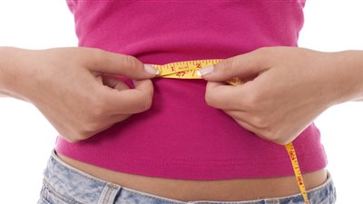 علماء يكتشفون صلة بين حجم الخصر والإصابة بالخرف لدى النساء