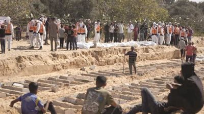 غزة تتسلم 15 جثمانًا مشوهًا من أبنائها.. وجثة إسرائيلى تعود لتل أبيب