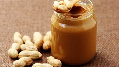 علماء يبتكرون لصقة طبية ثورية قد تحمي الأطفال من حساسية قاتلة للفول السوداني