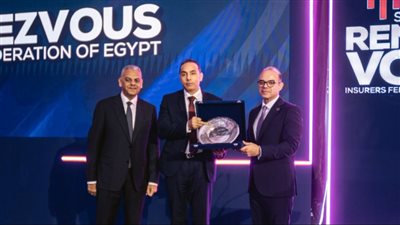 تكريم رئيس البورصة المصرية في الملتقى السنوي السابع للتأمين 