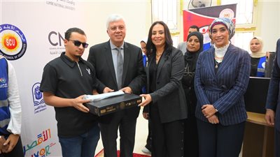 وزيرة التضامن تسلم جامعة الأقصر الأهلية طابعة برايل ولاب توب لذوي الإعاقة البصرية