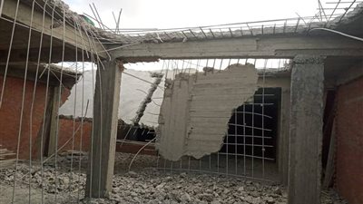 إزالة سقف مخالف بالدور السابع دون ترخيص بدمنهور