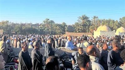 تشييع جثمان شقيقين لقيا مصرعهما في حادث مروع بطريق سندبيس