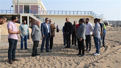 جولة موسعة لقيادات المجتمعات العمرانية لمتابعة مشروعات المرافق والإسكان الأخضر بالعاشر