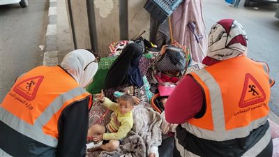 التدخل السريع ينقذ أسرة بلا مأوى في القاهرة.. وينقلها بشكل مؤقت لدار رعاية