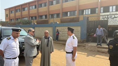 مدير أمن أسيوط يتفقد الحالة الأمنية بلجان الانتخابات 