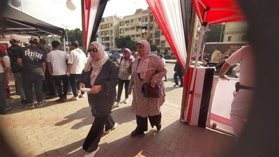 إقبال من السيدات على اللجان بالدقي للإدلاء بأصواتهم في انتخابات مجلس النواب