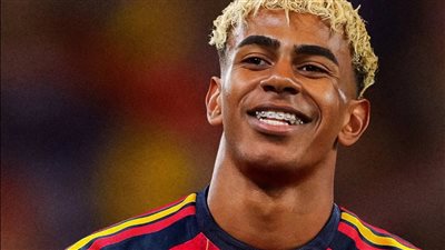 لاعب تشيلسي يوجه رسالة لـ لامين يامال 