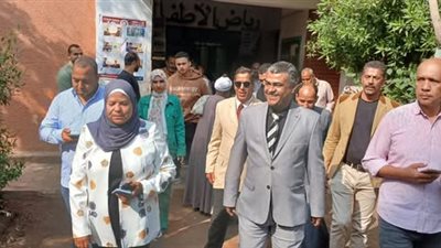 وكيل وزارة الصحة بالمنيا يدلي بصوته الإنتخابي في انتخاب 