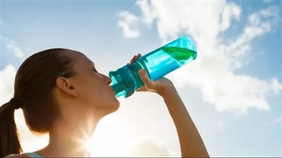 ابدأ يومك بشرب الماء.. 5 فوائد صحية قد لا تتوقعها