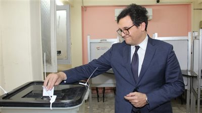 وزير الثقافة يدلي بصوته في انتخابات مجلس النواب