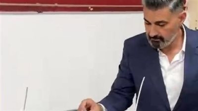 في أول ظهور بعد تصريحاته بالجزائر.. ياسر جلال يدلى بصوته في انتخابات النواب