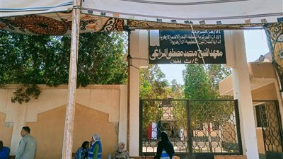 قبل دقائق من الغلق.. توافد عدد من الناخبين علي لجان البحر الأحمر