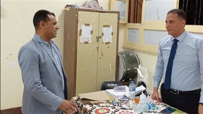 رئيس مدينة البياضية بالأقصر يجري جولة بلجان الإنتخابات لمتابعة سير أعمال التصويت