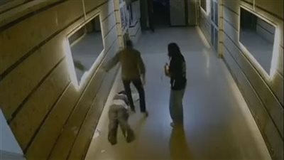 الأمن يفحص فيديو اعتداء شاب على فتاة بالضرب في مدخل عقار بالقاهرة