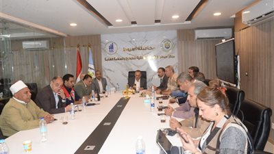 محافظ أسيوط يتابع غلق لجان انتخابات مجلس النواب وأعمال فرز الأصوات