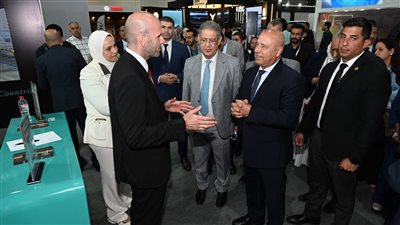  وزير الصناعة والنقل يتفقد قاعة شركات صناعة السيارات ومكوناتها والأجهزة المنزلية بمعرض MEA Industry