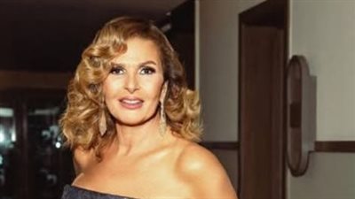 بالأسود الأنيق .. يسرا تمنح وسام فارس جوقة الشرف من سفير فرنسا 