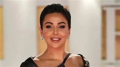 افتتاح مهرجان القاهرة.. ميس حمدان تواكب صيحة الكب بالمخمل الناعم