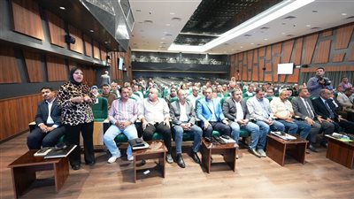 محافظ أسيوط يعلن دراسة إنشاء أول نادٍ للذكاء الاصطناعي لخدمة الشباب