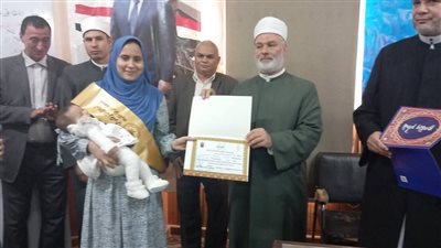 الرواق الأزهري بسوهاج يُكرم الدفعة السادسة من خاتمي القرآن الكريم
