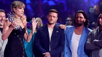 إيه جيه ماكلين يثير ضجة حول تعاون محتمل مع تايلور سويفت