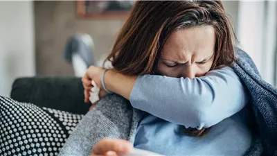 طبيبة توضح العلاقة بين نزلات البرد والتهاب الجيوب الأنفية