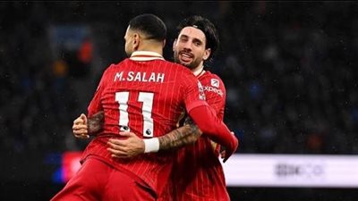 التعادل الإيجابي ينهي الشوط الأول بين ليفربول وأيندهوفن