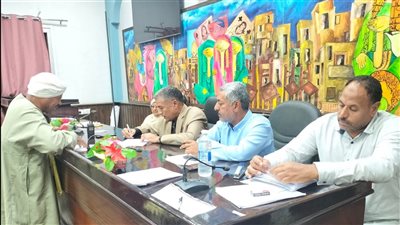 رئيس مجلس مدينة قوص يبحث ٧٣ طلب وشكوي خلال اللقاء المفتوح