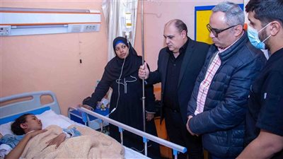 بالصور.. اللبان والبسيوني يطمئنان على طلاب أسوان المصابين بحادث طريق إسنا ويوجّهان بتقديم الدعم 