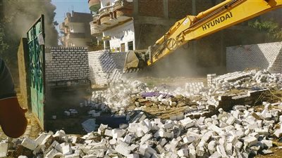 محافظ أسيوط: إزالة 21 حالة تعدي واسترداد 26 فدان 