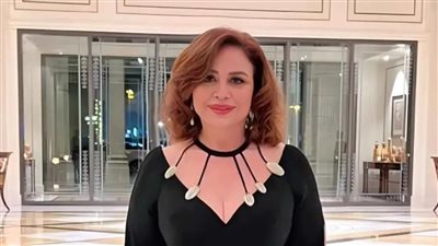 إلهام شاهين تخطف الأنظار بالأسود الانيق في العرض الخاص لفيلم شكوى 713317