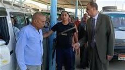 مدينة طهطا تتابع التزام السائقين بالتعريفة المقررة في كافة المواقف