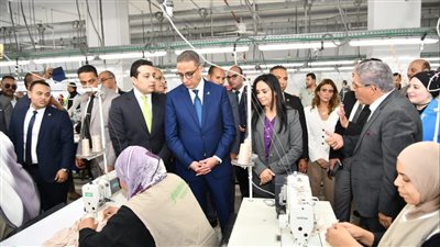 وزيرة التضامن ومحافظ الفيوم يتابعان المشروعات الإنتاجية لمصنع الغزل والنسيج 