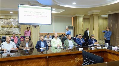 محافظ كفرالشيخ يبحث مستجدات مشروع التكيف المناخي