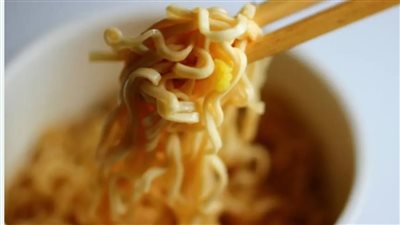 كيف يؤثر تناول الشعرية سريعة التحضير على جسمك؟