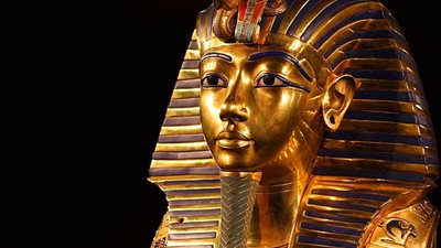 باحث بريطاني يكشف علاقة هوارد كارتر بتشويه مومياء توت عنخ آمون