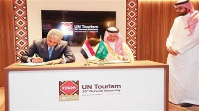 شريف فتحى: السياحة رسالة سلام وتواصل بين الشعوب 