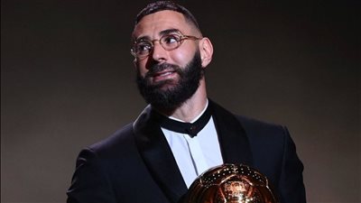 بنزيما يختار التشكيلة الأفضل في تاريخ كرة القدم