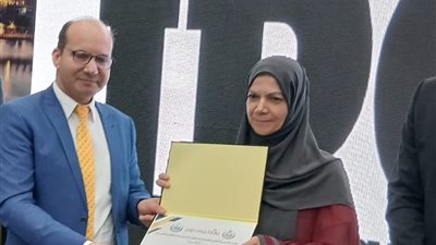 وكيل صحة الدقهلية يكرّم مدير مستشفى المنصورة الدولي ومسؤول مكافحة العدوى..لهذا السبب