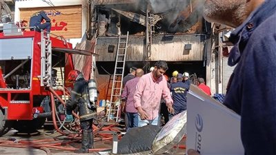 المعاينة الأولية لحريق المنشية بالإسكندرية تكشف عن تفحم 12 محلا