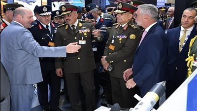 الفريق أحمد خليفة يعود إلى الوطن عقب مشاركته فى “ دبى الدولى للطيران 2025