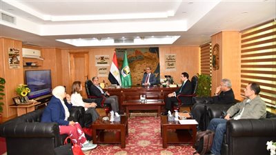 محافظ الفيوم يناقش آليات تطوير منظومة إدارة الأصول الإستثمارية بالمحافظة